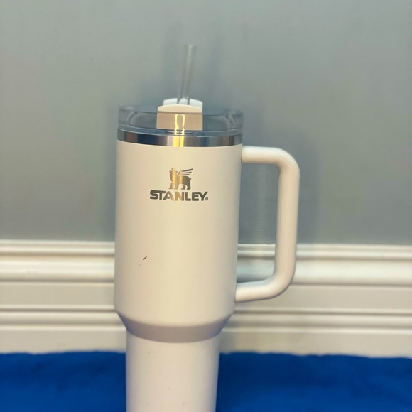 WHITE USED ONCE 40 OZ WHITE STANLEY - Picture 1 of 12